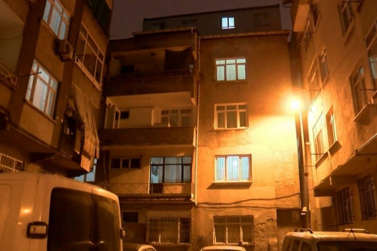 İstanbul bir kadın, d&ouml;rd&uuml;nc&uuml; kattan aşağı d&uuml;şerek yaşamını yitirdi