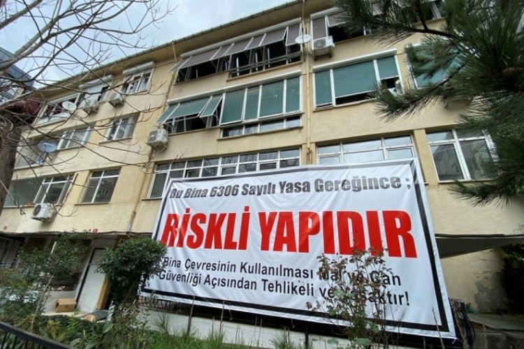 M&uuml;teahhitten kentsel d&ouml;n&uuml;ş&uuml;m oyunu! Korkutmak i&ccedil;in pankart astı