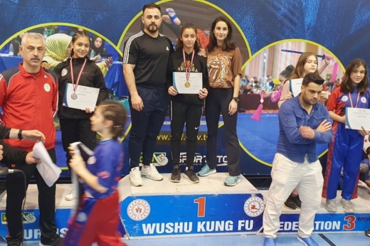 13 yaşındaki Bursalı Eylem T&uuml;rkiye Şampiyonu oldu