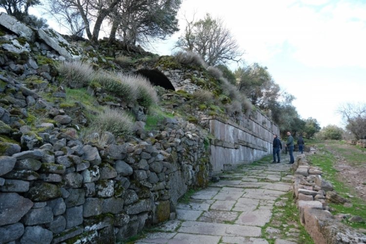Manisa'da 2 bin yıl &ouml;nce olan deprem 12 antik kenti yok etmiş