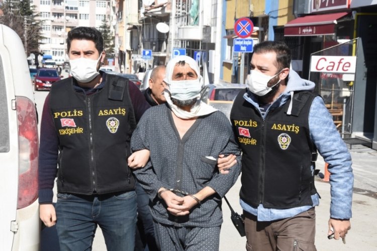 Eskişehir'de eşini ve kızını bı&ccedil;aklayan Afgan'a savcıdan 22 yıla kadar hapis istemi