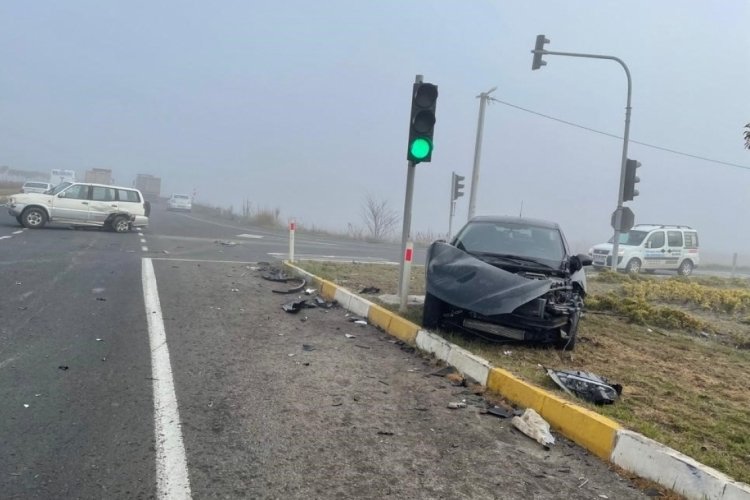 Tekirdağ'da g&ouml;r&uuml;ş mesafesinin d&uuml;şt&uuml;ğ&uuml; yolda trafik kazası