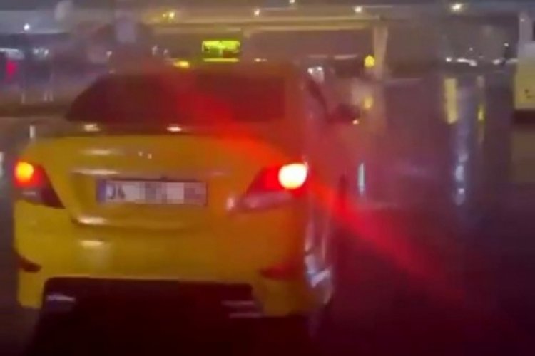 Taksiye alınmayan yolcular duruma tepki g&ouml;sterdi