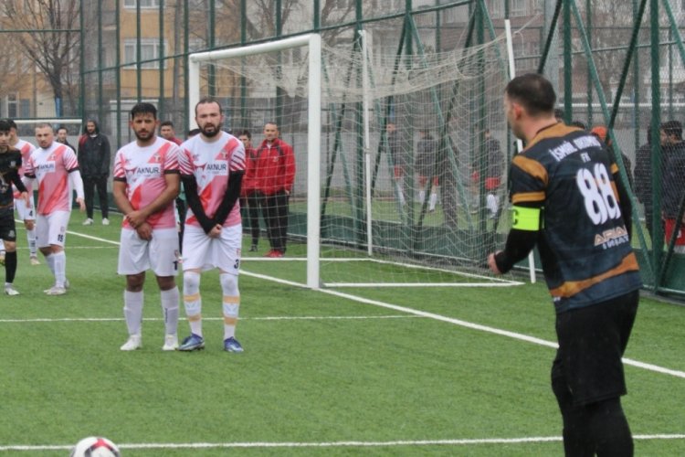 G&uuml;neşspor, İsmail Okumuş FK'yı 3-1 mağlup etti