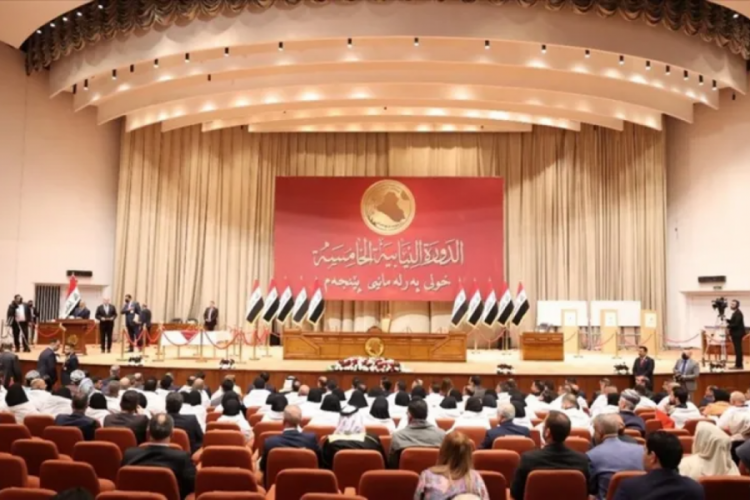Irak'a milletvekilliği i&ccedil;in &uuml;niversite şartı getirildi