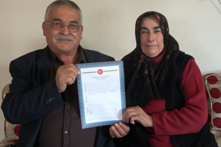 Adana'da s&uuml;p&uuml;rge isteyen eşine, t&uuml;m mal varlığını hediye etti