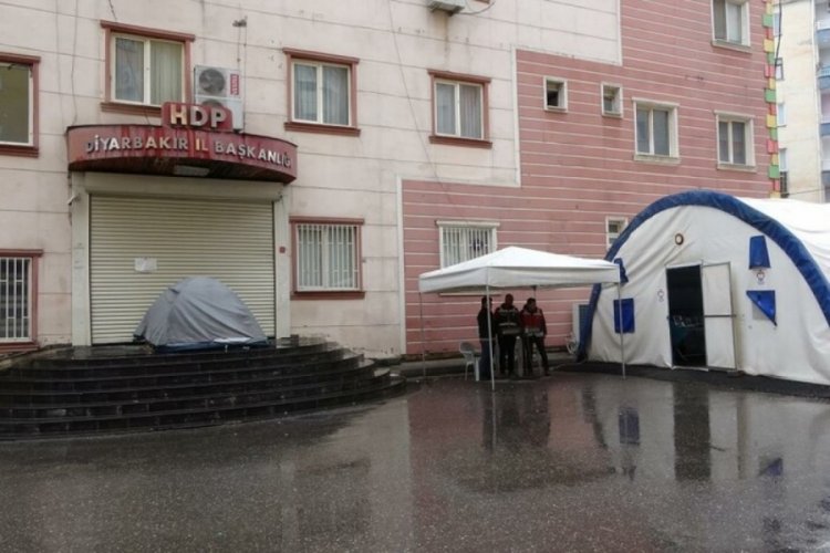 Diyarbakır'da evlat n&ouml;beti bin 294'&uuml;nc&uuml; g&uuml;ne ulaştı