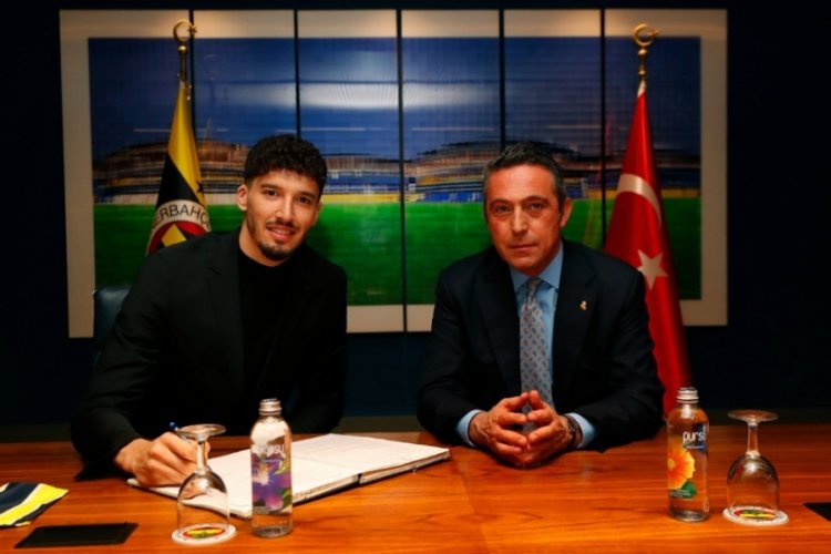 Altay Bayındır 4 yıllık s&ouml;zleşmeyi imzaladı