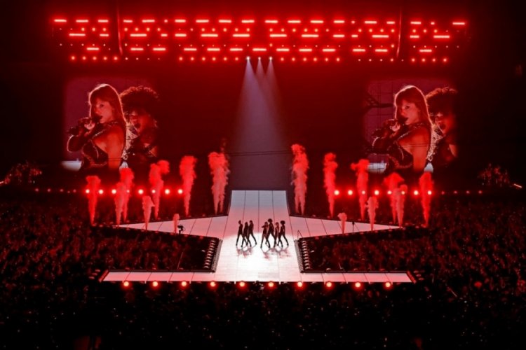 Taylor Swift 3 saat sahnede kaldı