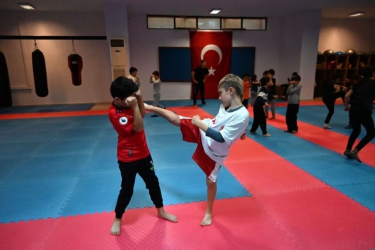 Antalya Kemer'de &uuml;cretsiz karate, kick boks ve pilates kursları veriliyor