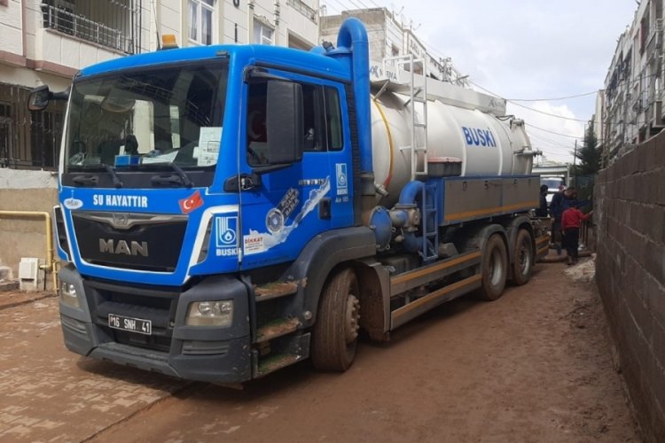BUSKİ, Şanlıurfa'da yaraları sarmak i&ccedil;in &ccedil;alışıyor