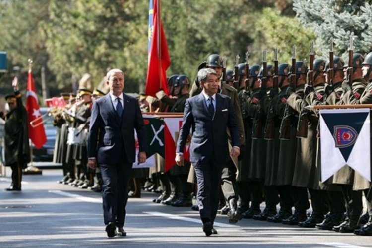 Bakan Akar, Malezyalı mevkidaşı ile bir araya geldi