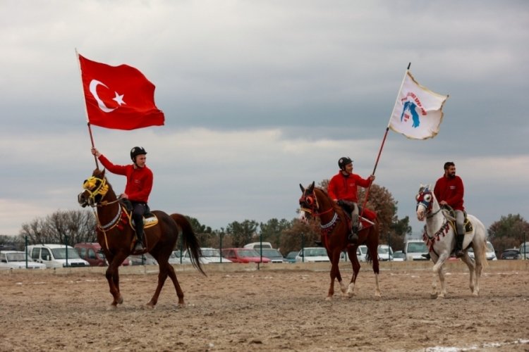 Uşak'ta depremzedeler i&ccedil;in cirit g&ouml;sterisi yapıldı
