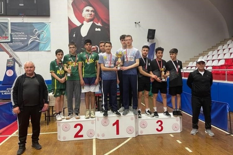 S&ouml;ke Belediyespor Masa Tenisi'nde sezonu 5 kupayla tamamladı