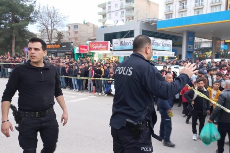 Mardin'de seyir halindeki araca kurşun yağdırdılar: 2 &ouml;l&uuml;