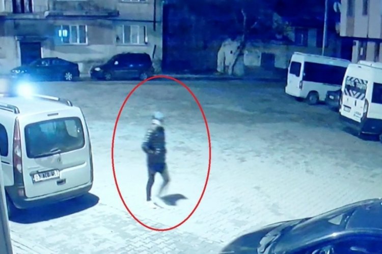 Afyonkarahisar'da ara&ccedil;ların lastiklerini kesen şahıs yakalandı