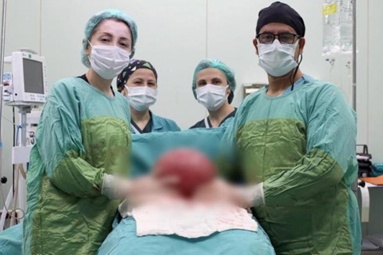 Karab&uuml;k'te bir kadının karnından 3 kilo 750 gram ur &ccedil;ıktı