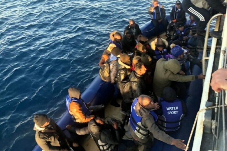 31 ka&ccedil;ak g&ouml;&ccedil;men ege karasularında kurtarıldı