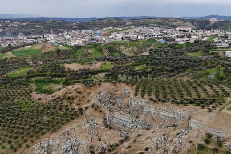 Hatay'da fay yarığının oluştuğu mahalle taşınabilir