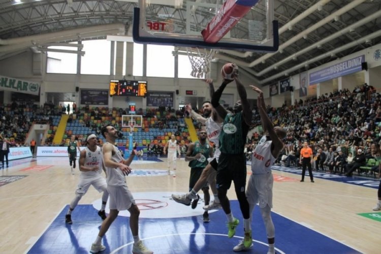 Pınar Karşıyakalı Angel Delgado, zirveye oynuyor