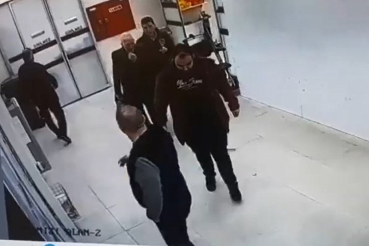 İstanbul'da hastanenin g&uuml;venlik g&ouml;revlisine "kırmızı alan" saldırısı