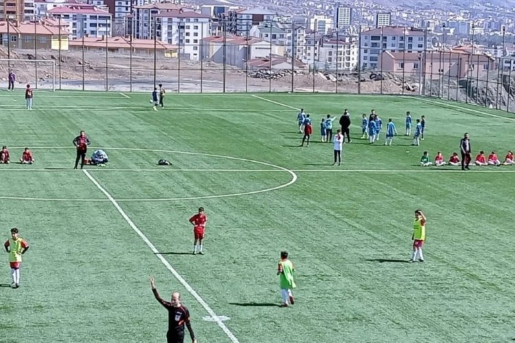 Elazığ'da K&uuml;&ccedil;&uuml;kler Futbol Şampiyonası m&uuml;sabakaları başladı