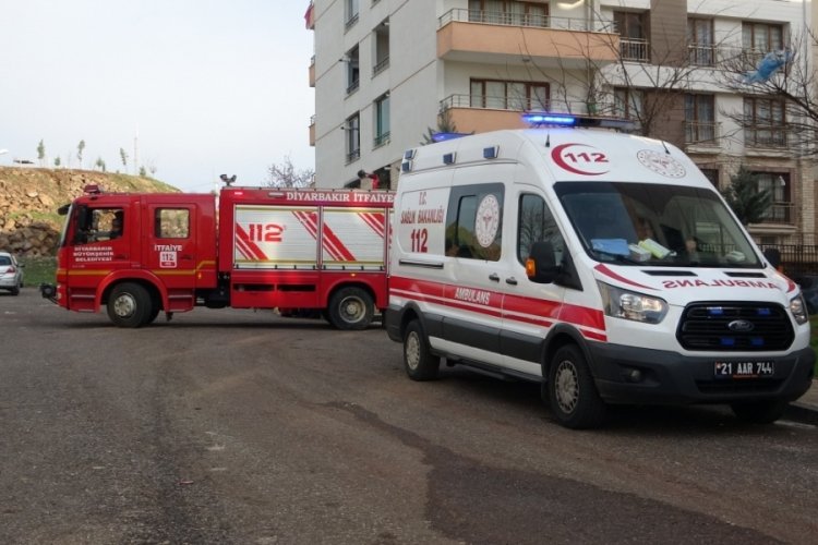 Diyarbakır'da bir şahıs ailesine kızdı evi yaktı: 6 kişi dumandan etkilendi