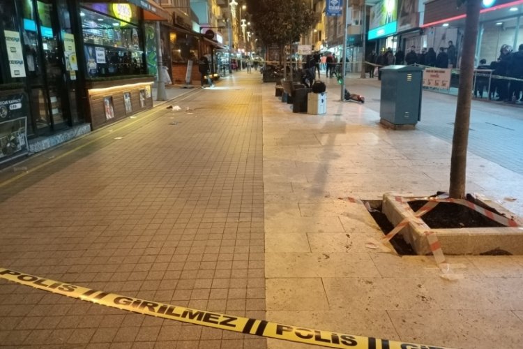 İstanbul K&uuml;&ccedil;&uuml;k&ccedil;ekmece'de silahlı saldırı: Kurşunların hedefi oldu