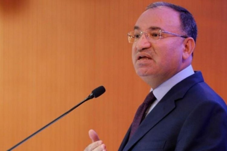 Bakan Bozdağ'dan, okul m&uuml;d&uuml;r&uuml;ne baş&ouml;rt&uuml;s&uuml; tepkisi