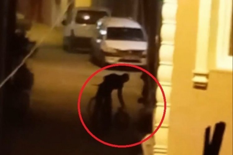 Bursa'da tesad&uuml;fen uyandı, hırsızlara engel oldu