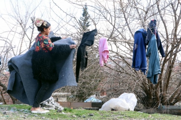 Malatya'da ağa&ccedil;lar &ccedil;amaşırlarla doldu