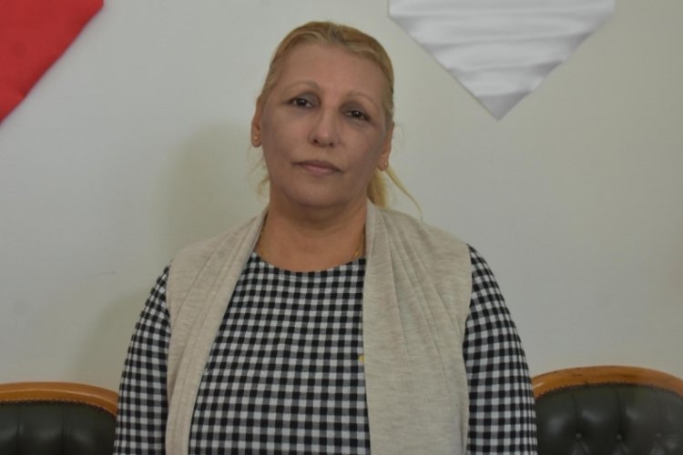 Hatay'da enkazdan &ccedil;ıkan kadına otomobil &ccedil;arpmış
