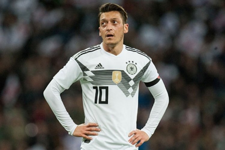 Mesut &Ouml;zil futbolu bıraktı