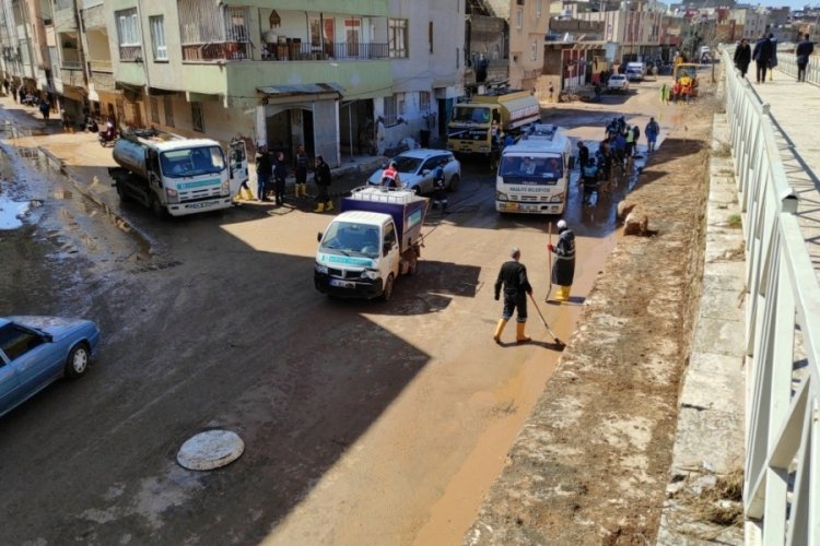 Şanlıurfa'da sel temizliği ve hasar tespit &ccedil;alışmaları s&uuml;r&uuml;yor