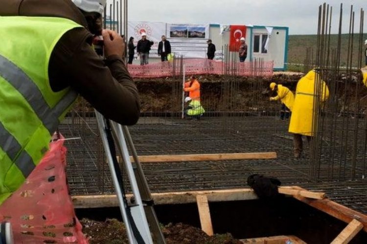 Depremden b&ouml;lgesinde kalıcı konutların temeli atılıyor