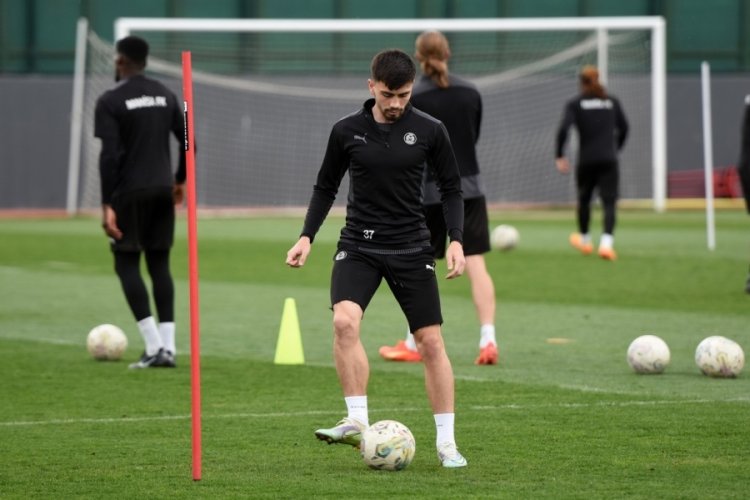 Manisa FK Altay ma&ccedil;ının hazırlıklarını s&uuml;rd&uuml;rd&uuml;