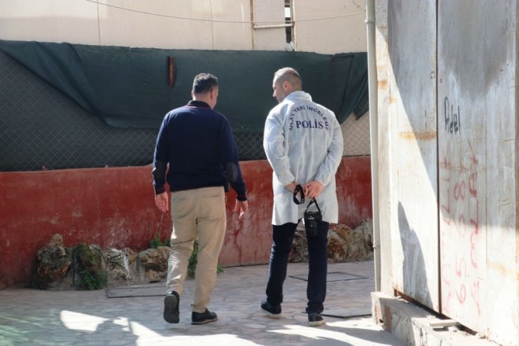 Antalya'da arkadaşlarıyla uyuşturucu kullanan gen&ccedil; hayatını kaybetti