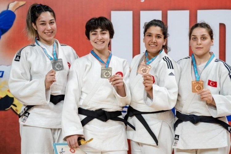 Sakarya B&uuml;y&uuml;kşehirli sporcu T&uuml;rkiye ikincisi oldu