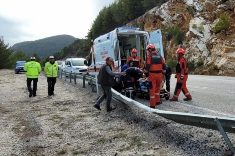 Muğla'da kamyonet u&ccedil;uruma yuvarlandı