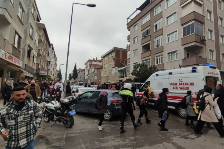 Kocaeli'nde otomobil ile ticari ara&ccedil; &ccedil;arpıştı