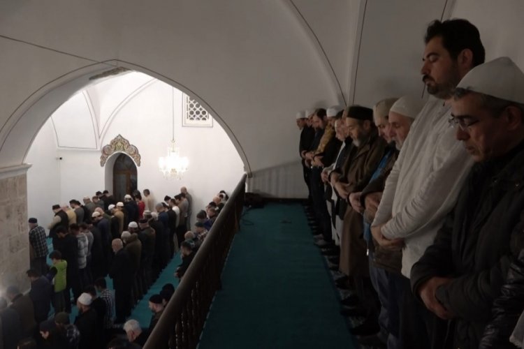 Bursa'da ilk teravih namazında camiler doldu taştı