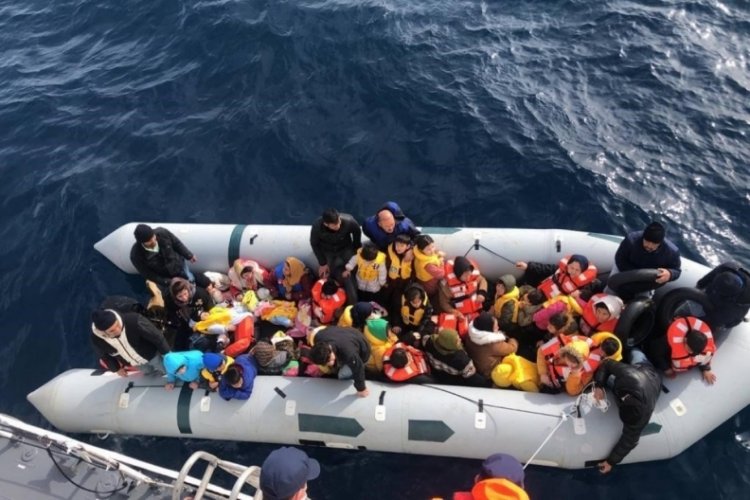 İzmir Dikili a&ccedil;ıklarında 54 g&ouml;&ccedil;men kurtarıldı