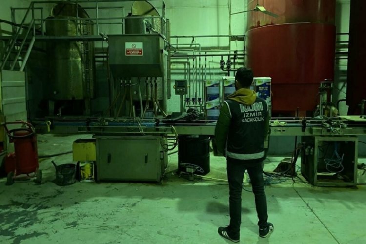 İzmir'de operasyon! 254 ton ka&ccedil;ak akaryakıt ele ge&ccedil;irildi