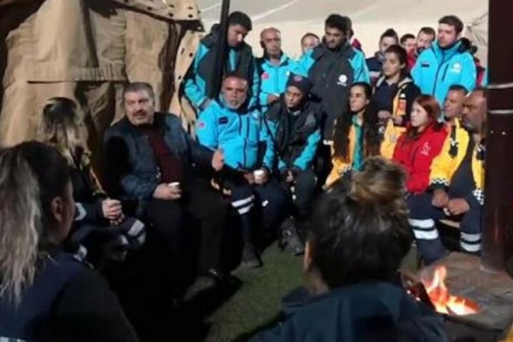 Bakan Koca, ilk sahurunu Hatay'da sağlık &ccedil;alışanları ile yaptı