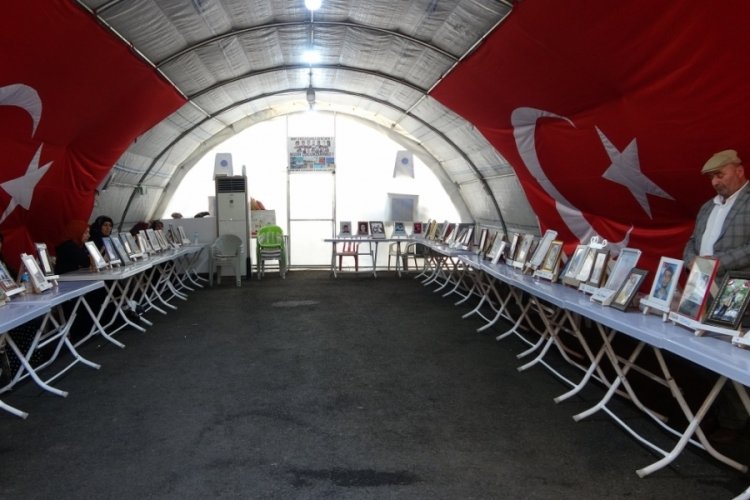 Ter&ouml;r mağduru aileler Ramazan ayında evlatlarını istiyor
