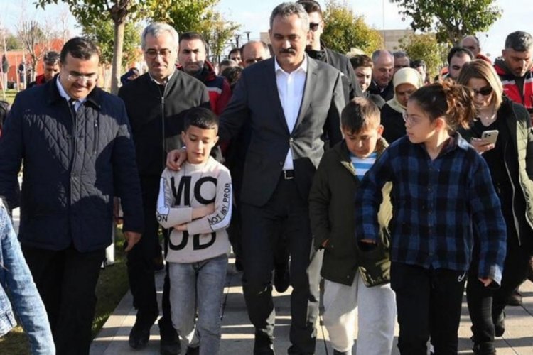 Bakan &Ouml;zer: 8 bin 959 depremzede &ouml;ğrenci memleketine d&ouml;nd&uuml;