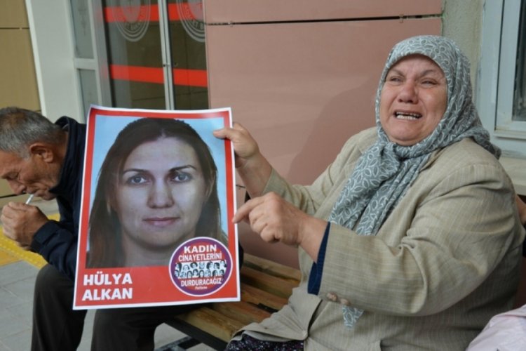 Manisa'da sokak ortasında &ouml;ld&uuml;ren H&uuml;lya'nın annesinden y&uuml;rek yakan feryat