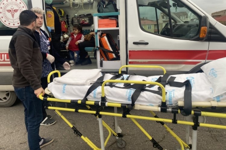 Kocaeli'ne otomobil bariyerlere &ccedil;arptı