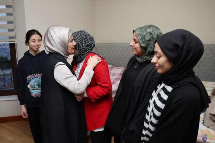 Emine Erdoğan'dan Ankara'daki depremzede aileye iftar ziyareti