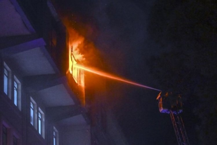 İstanbul'da hastanede yangın! 1 &ouml;l&uuml; 2 yaralı var